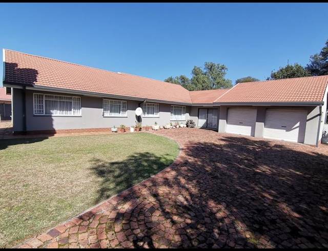 4 BEDROOM HOUSE FOR SALE IN VAALPARK